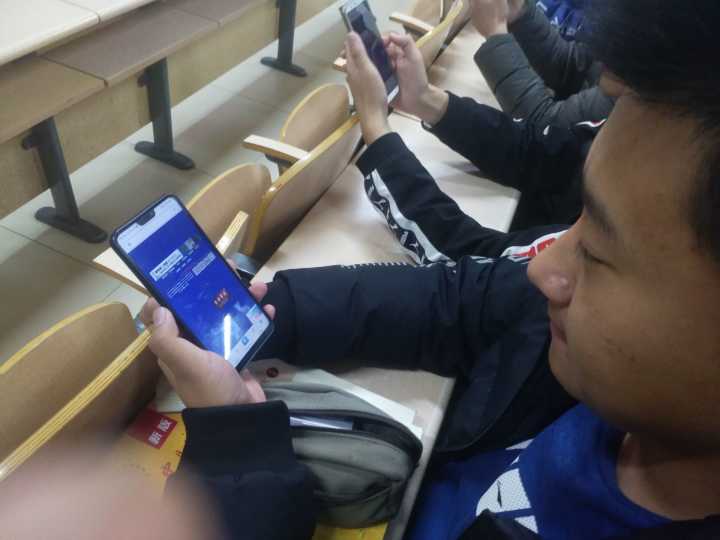 参观线上禁毒数字展览馆